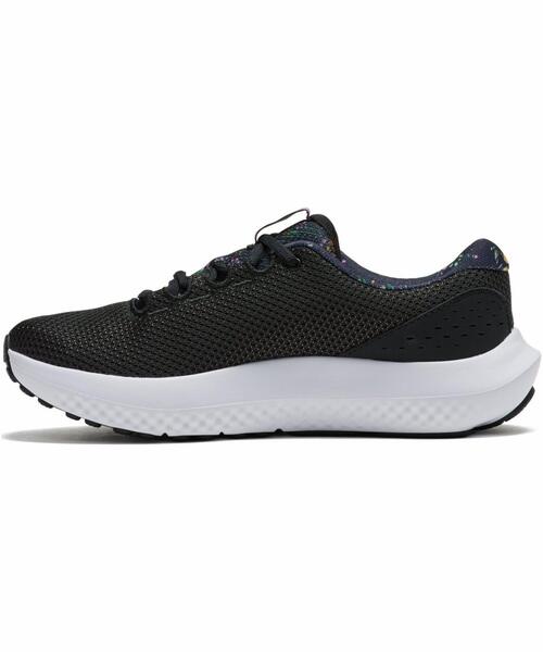 UNDER ARMOUR(アンダーアーマー)の「UAチャージド サージ4 プリント(ランニング/レディース)(スニーカー・レディース・ブラック・23.0cm/24.5cm/24.0cm/25.0cm/25.5cm/23.5cm/22.5cm)」の2枚目の写真