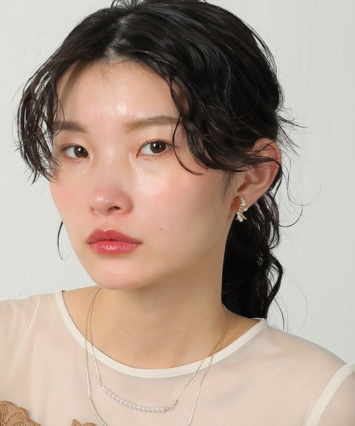 Kana(カナ)の「うねりメタル パール フープ イヤリング イヤークリップ パーティー 結婚式 お呼ばれ オケージョン(イヤリング・レディース・ゴールド/シルバー・フリー)」の6枚目の写真