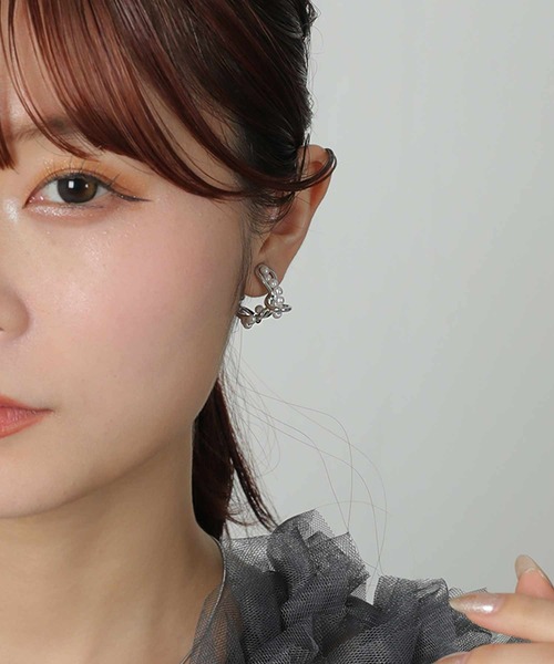 Kana(カナ)の「うねりメタル パール フープ イヤリング イヤークリップ パーティー 結婚式 お呼ばれ オケージョン(イヤリング・レディース・ゴールド/シルバー・フリー)」の11枚目の写真