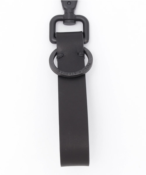 PATRICK STEPHAN（パトリックステファン）の「Leather key holder 'snap'　キーホルダー（キーホルダー・メンズ・ブラック×ブラック/ブラック×シルバー/シルバー系その他2・FREE）」の6枚目の写真