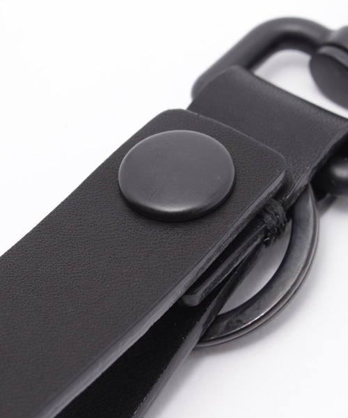 PATRICK STEPHAN（パトリックステファン）の「Leather key holder 'snap'　キーホルダー（キーホルダー・メンズ・ブラック×ブラック/ブラック×シルバー/シルバー系その他2・FREE）」の9枚目の写真