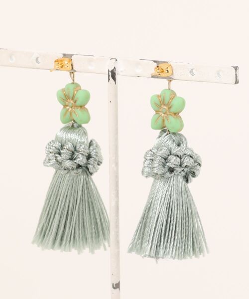 tone（トーン）の「【イナカノアトリエ】フラワービーズとタッセルピアス(GS)（ピアス（両耳用）・レディース・ベージュ/グリーン/レッド・FREE）」の8枚目の写真
