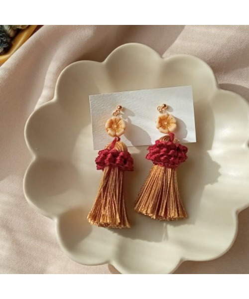 tone（トーン）の「【イナカノアトリエ】フラワービーズとタッセルピアス(GS)（ピアス（両耳用）・レディース・ベージュ/グリーン/レッド・FREE）」の3枚目の写真