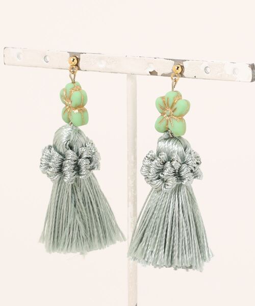 tone（トーン）の「【イナカノアトリエ】フラワービーズとタッセルピアス(GS)（ピアス（両耳用）・レディース・ベージュ/グリーン/レッド・FREE）」の11枚目の写真