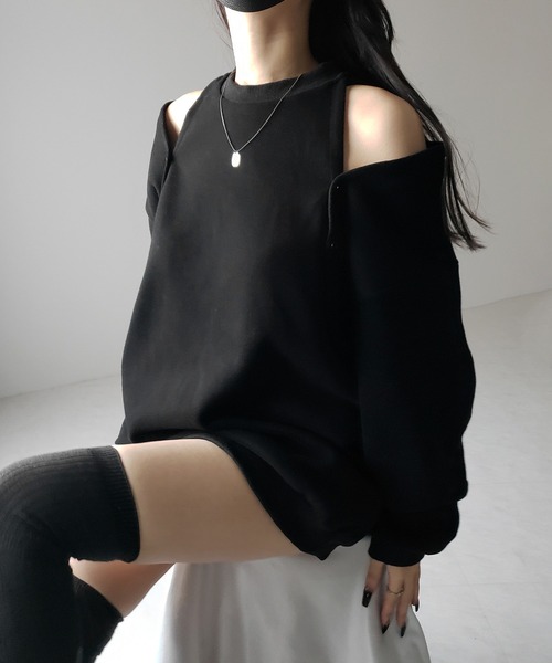 me+em select（ミームセレクト）の「【 ３color 】オープンショルダーカットアウトオーバースウェット ／ open shoulder cutout over sweat（スウェット・レディース・グレー/ブラック・FREE）」の6枚目の写真