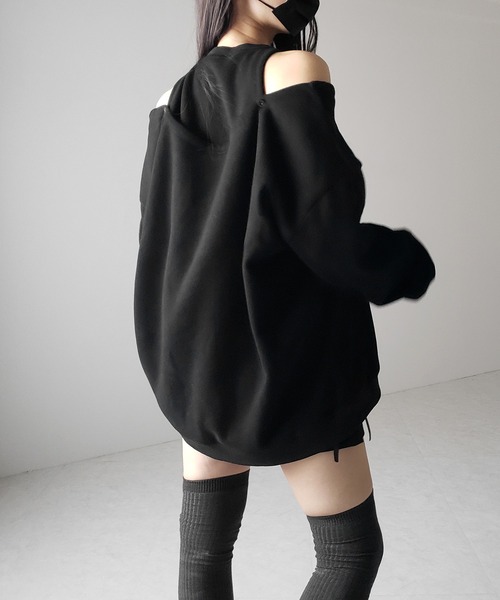 me+em select（ミームセレクト）の「【 ３color 】オープンショルダーカットアウトオーバースウェット ／ open shoulder cutout over sweat（スウェット・レディース・グレー/ブラック・FREE）」の11枚目の写真