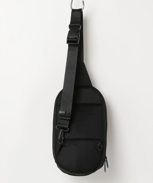 RAW.C(ロークリエイト)の「FUNCTIONAL/ファンクショナル ボディバッグ LIGHT WEIGHT UTILITY OVAL SLING 撥水 軽量 RCB-093TI(ボディバッグ/ウエストポーチ・メンズ・ブラック/ダークカーキ・FREE)」の3枚目の写真