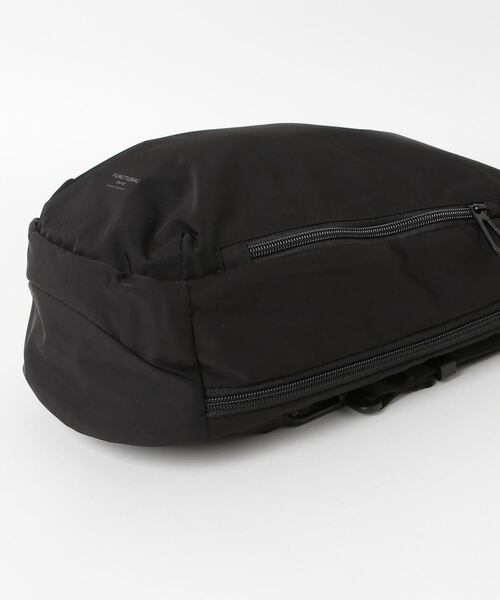 RAW.C(ロークリエイト)の「FUNCTIONAL/ファンクショナル ボディバッグ LIGHT WEIGHT UTILITY OVAL SLING 撥水 軽量 RCB-093TI(ボディバッグ/ウエストポーチ・メンズ・ブラック/ダークカーキ・FREE)」の4枚目の写真