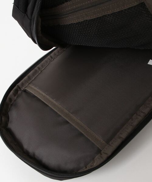 RAW.C(ロークリエイト)の「FUNCTIONAL/ファンクショナル ボディバッグ LIGHT WEIGHT UTILITY OVAL SLING 撥水 軽量 RCB-093TI(ボディバッグ/ウエストポーチ・メンズ・ブラック/ダークカーキ・FREE)」の5枚目の写真
