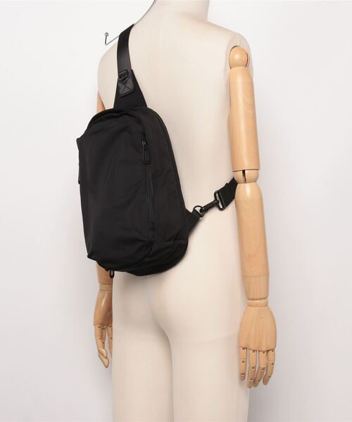 RAW.C(ロークリエイト)の「FUNCTIONAL/ファンクショナル ボディバッグ LIGHT WEIGHT UTILITY OVAL SLING 撥水 軽量 RCB-093TI(ボディバッグ/ウエストポーチ・メンズ・ブラック/ダークカーキ・FREE)」の6枚目の写真