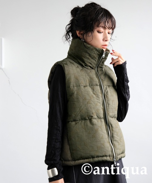 antiqua(アンティカ)の「ジオメタリック柄ショートダウンベスト(ダウンベスト・レディース・アイボリー/ブラック/カーキ・ONESIZE)」の18枚目の写真