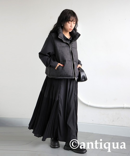 antiqua(アンティカ)の「ジオメタリック柄ショートダウンベスト(ダウンベスト・レディース・アイボリー/ブラック/カーキ・ONESIZE)」の12枚目の写真