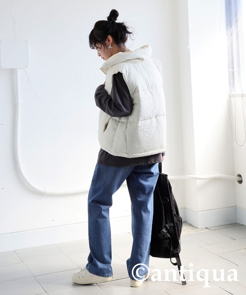 antiqua(アンティカ)の「ジオメタリック柄ショートダウンベスト(ダウンベスト・レディース・アイボリー/ブラック/カーキ・ONESIZE)」の6枚目の写真