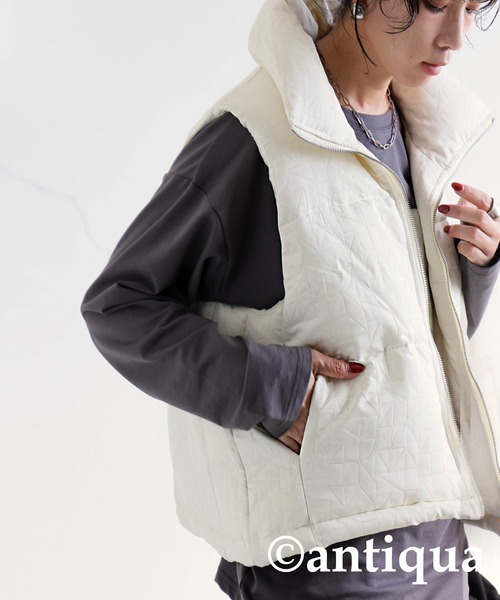 antiqua(アンティカ)の「ジオメタリック柄ショートダウンベスト(ダウンベスト・レディース・アイボリー/ブラック/カーキ・ONESIZE)」の7枚目の写真