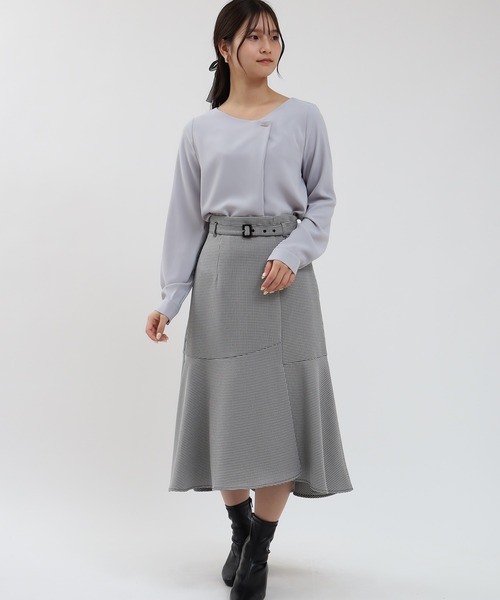 TRUDEA（トルディア）の「アシメVネックバー使いブラウス（シャツ/ブラウス・レディース・ホワイト/ライトグレー/チャコールグレー/ブラック・MEDIUM/LARGE）」の18枚目の写真