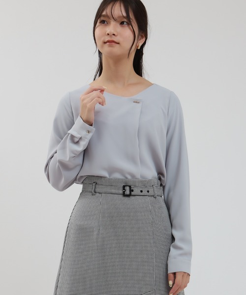 TRUDEA（トルディア）の「アシメVネックバー使いブラウス（シャツ/ブラウス・レディース・ホワイト/ライトグレー/チャコールグレー/ブラック・MEDIUM/LARGE）」の15枚目の写真