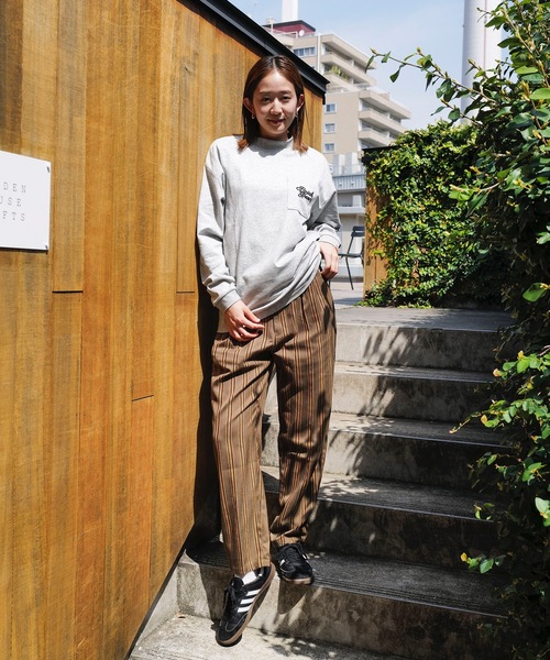 roial(ロイアル)の「DESIGN TEE/ROIAL(ロイアル)ユニセックスワンポイントロゴ長袖ロンT(Tシャツ/カットソー・メンズ・ホワイト/オートミール/ネイビー・MEDIUM/LARGE)」の8枚目の写真