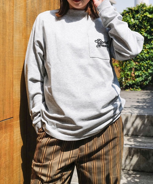 roial(ロイアル)の「DESIGN TEE/ROIAL(ロイアル)ユニセックスワンポイントロゴ長袖ロンT(Tシャツ/カットソー・メンズ・ホワイト/オートミール/ネイビー・MEDIUM/LARGE)」の14枚目の写真