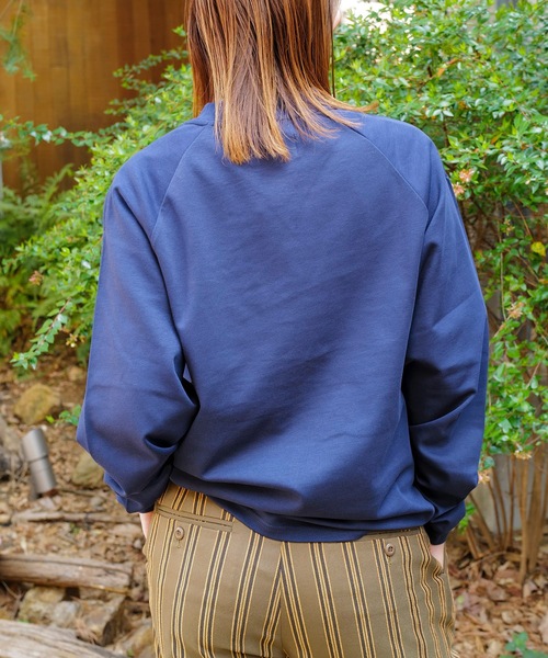 roial(ロイアル)の「DESIGN TEE/ROIAL(ロイアル)ユニセックスワンポイントロゴ長袖ロンT(Tシャツ/カットソー・メンズ・ホワイト/オートミール/ネイビー・MEDIUM/LARGE)」の19枚目の写真