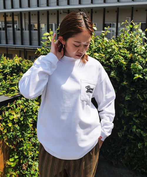 roial(ロイアル)の「DESIGN TEE/ROIAL(ロイアル)ユニセックスワンポイントロゴ長袖ロンT(Tシャツ/カットソー・メンズ・ホワイト/オートミール/ネイビー・MEDIUM/LARGE)」の5枚目の写真
