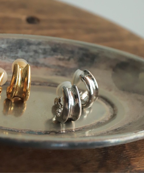 rapiecage(ラピエサージュ)の「ボリュームメタルイヤリング(イヤリング・レディース・ゴールド/シルバー・FREE)」の1枚目の写真