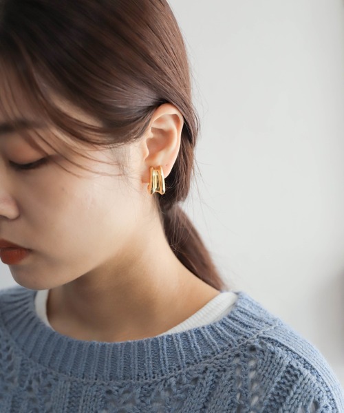 rapiecage(ラピエサージュ)の「ボリュームメタルイヤリング(イヤリング・レディース・ゴールド/シルバー・FREE)」の5枚目の写真