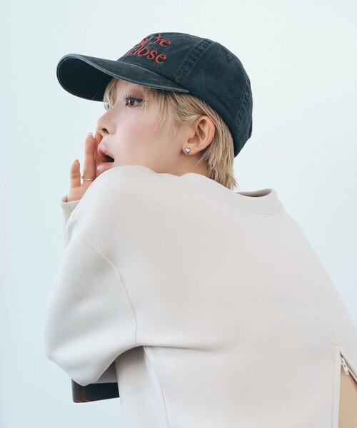 BEAUTY&YOUTH UNITED ARROWS（ビューティーアンドユースユナイテッドアローズ）の「【ハンチさんコラボレーションアイテム】刺繍ロゴ キャップ（キャップ・レディース・ブラック・FREE）」の2枚目の写真