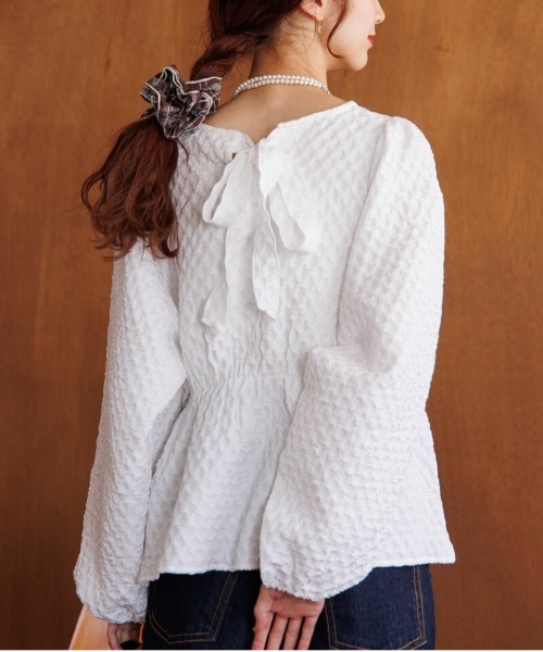 flower（フラワー）の「ワッフルジャガードブラウス（シャツ/ブラウス・レディース・ブラック/ホワイト・FREE）」の2枚目の写真