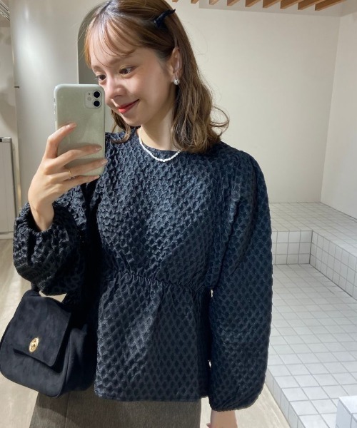 flower（フラワー）の「ワッフルジャガードブラウス（シャツ/ブラウス・レディース・ブラック/ホワイト・FREE）」の4枚目の写真