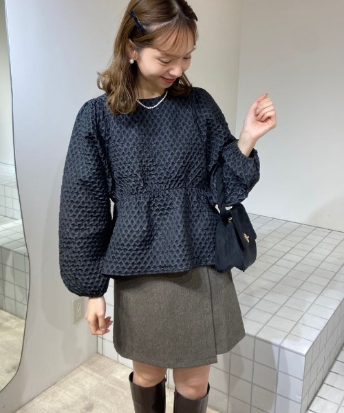 flower（フラワー）の「ワッフルジャガードブラウス（シャツ/ブラウス・レディース・ブラック/ホワイト・FREE）」の5枚目の写真