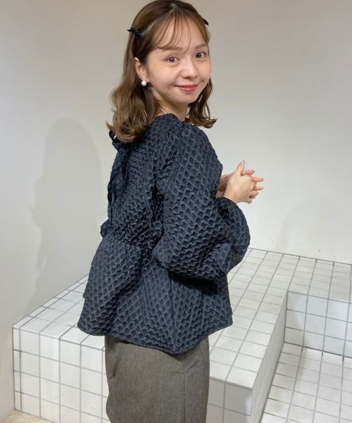 flower（フラワー）の「ワッフルジャガードブラウス（シャツ/ブラウス・レディース・ブラック/ホワイト・FREE）」の6枚目の写真