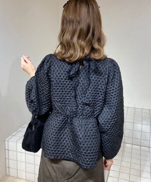 flower（フラワー）の「ワッフルジャガードブラウス（シャツ/ブラウス・レディース・ブラック/ホワイト・FREE）」の7枚目の写真