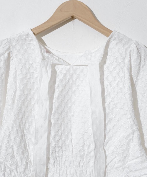 flower（フラワー）の「ワッフルジャガードブラウス（シャツ/ブラウス・レディース・ブラック/ホワイト・FREE）」の14枚目の写真