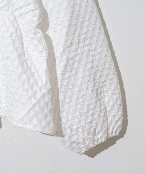 flower（フラワー）の「ワッフルジャガードブラウス（シャツ/ブラウス・レディース・ブラック/ホワイト・FREE）」の16枚目の写真