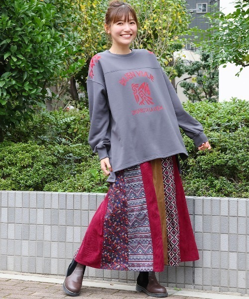 チチカカ（チチカカ）の「マヤ文字ショルダー刺繍プルオーバー（スウェット・レディース・グレー/チャコールグレー/カーキ・FREE）」の4枚目の写真