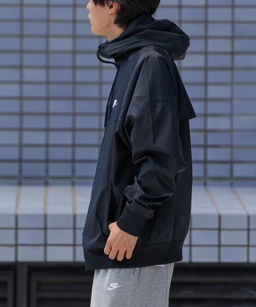 NIKE(ナイキ)の「限定展開 NIKE/ナイキ スポーツウェア ウィンドランナー フーデッド ジャケット / DA0002-010(ナイロンジャケット・メンズ・ブラック・MEDIUM/X-LARGE/XX-LARGE/LARGE)」の11枚目の写真