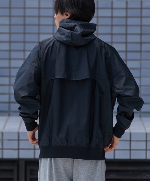 NIKE(ナイキ)の「限定展開 NIKE/ナイキ スポーツウェア ウィンドランナー フーデッド ジャケット / DA0002-010(ナイロンジャケット・メンズ・ブラック・MEDIUM/X-LARGE/XX-LARGE/LARGE)」の12枚目の写真