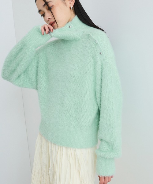 VIS(ビス)の「メタルボタンニットプルオーバー(ニット/セーター・レディース・オフホワイト/ベージュ系その他/ライトグリーン・FREE)」の4枚目の写真