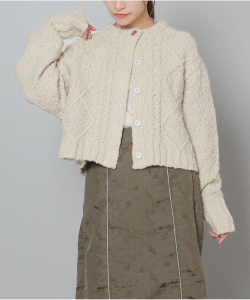 OandI(オーアンドアイ)の「柄編みクロップド丈クルーカーディガン(カーディガン/ボレロ・レディース・アイボリー/ブラック/ブルーグレー・FREE)」の2枚目の写真