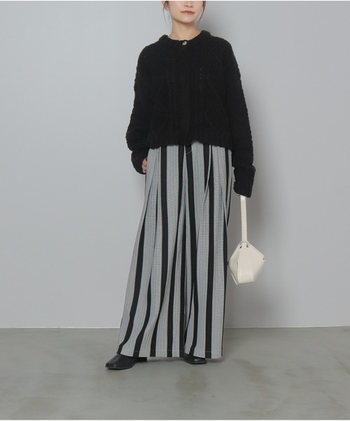 OandI(オーアンドアイ)の「柄編みクロップド丈クルーカーディガン(カーディガン/ボレロ・レディース・アイボリー/ブラック/ブルーグレー・FREE)」の10枚目の写真