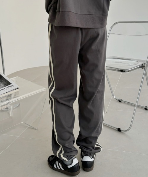 TREOVER(トレオーバー)の「ピンタックが縦ラインを強調してスタイルアップ☆ ピンタックサイドラインジョガーパンツ(スウェットパンツ・レディース・オートミール/チャコールグレー/アイボリー・FREE)」の16枚目の写真