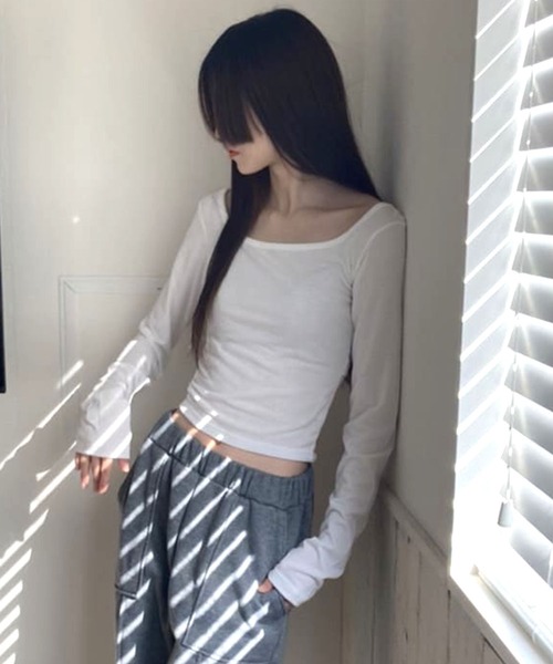 Kuroba(クロバ)の「バックデザインカットスクエアネックロンT(Tシャツ/カットソー・レディース・ホワイト/グレー/ブラック/カーキ・FREE)」の8枚目の写真