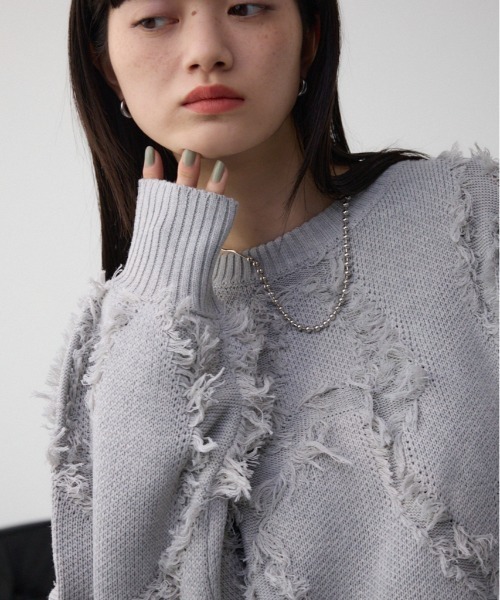 AZUL by moussy(アズールバイマウジー)の「フリンジニットトップス(ニット/セーター・レディース・ライトグレー/アイボリー/ピンク/ブルー・FREE)」の1枚目の写真