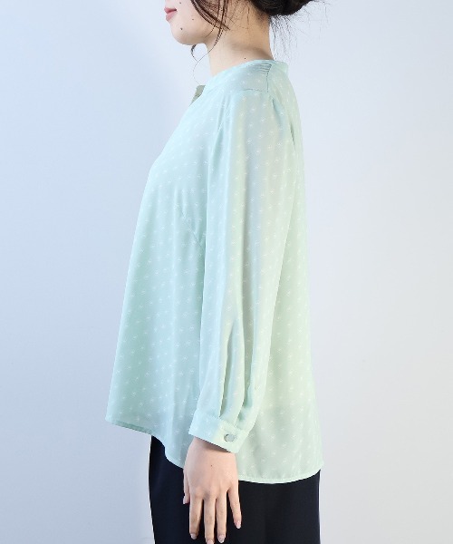 fleur by mint breeze(フルールバイミントブリーズ)の「【L~5L 大きいサイズ】幾何柄バンドカラースキッパーブラウス(シャツ/ブラウス・レディース・オフホワイト/グリーン/ネイビー・LL/4L/5L/3L/L)」の11枚目の写真