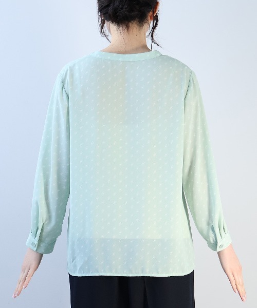 fleur by mint breeze(フルールバイミントブリーズ)の「【L~5L 大きいサイズ】幾何柄バンドカラースキッパーブラウス(シャツ/ブラウス・レディース・オフホワイト/グリーン/ネイビー・LL/4L/5L/3L/L)」の12枚目の写真
