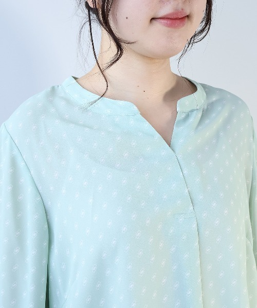 fleur by mint breeze(フルールバイミントブリーズ)の「【L~5L 大きいサイズ】幾何柄バンドカラースキッパーブラウス(シャツ/ブラウス・レディース・オフホワイト/グリーン/ネイビー・LL/4L/5L/3L/L)」の13枚目の写真