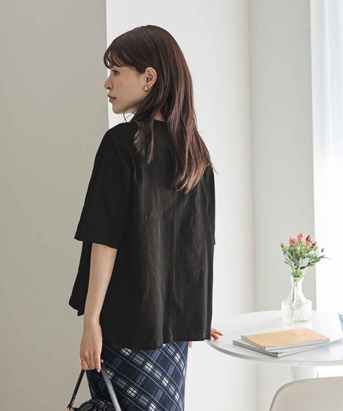CHAN ME（チャンミ）の「綿100％ラウンドヘム半袖オーバーサイズTシャツ（ショート丈）（Tシャツ/カットソー・レディース・カーキ/杢グレー/ピンク系/イエロー/チャコールグレー/ホワイト/グレイッシュベージュ/ブラック・MEDIUM/X-LARGE/LARGE）」の16枚目の写真