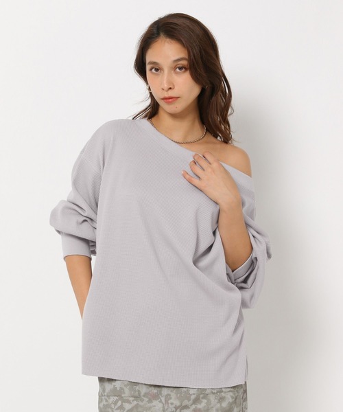 HEREIAM（ヘレイアム）の「【HEREIAM】ワッフルオフショルプルオーバー（Tシャツ/カットソー・レディース・ベージュ/ライトグレー/オフホワイト・FREE）」の2枚目の写真