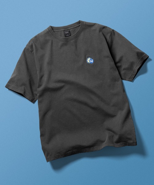 HUF(ハフ)の「TOTAL ECLIPSE WASHED EMB TEE / HUF ハフ 刺繍ロゴ Tシャツ(Tシャツ/カットソー・メンズ・ブラック/ホワイト/ライトブルー・LARGE/MEDIUM/SMALL/XX-LARGE/X-LARGE)」の2枚目の写真