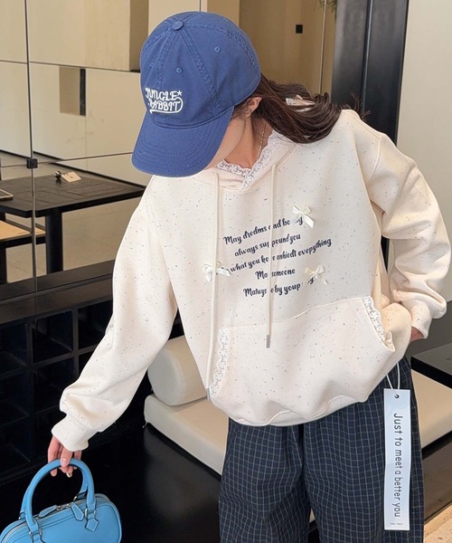 aimoha（アイモハ）の「フリル付きロゴパーカーデザイン（パーカー・レディース・ライトベージュ/ブルー/ピンク/ライトグレー・FREE）」の3枚目の写真